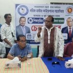 বাগেরহাটে খানজাহান আলী মাজারের কুমির সরিয়ে নেওয়া হচ্ছে সুন্দরবনে।