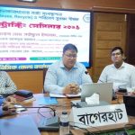 জাতীয় ভিটামিন ‘এ’ প্লাস ক্যাম্পেইন উপলক্ষে বাগেরহাটে সাংবাদিক অবহিতকরণ ও সংবাদ সম্মেলন অনুষ্ঠিত হয়েছে। আগামী ২৮ জুন জেলার ১ লাখ ৮৬ হাজার ১৯৪ জন শিশুকে ভিটামিন ‘এ’ ক্যাপসুল খাওয়ানো হবে বলে জানানো হয়েছে। বৃহস্পতিবার (২৫ জুন) সকালে বাগেরহাট সিভিল সার্জন কার্যালয়ের সম্মেলন কক্ষে আয়োজিত সাংবাদিক অবহিতকরণ সভায় প্রধান অতিথি হিসেবে উপস্থিত ছিলেন বাগেরহাটের অতিরিক্ত জেলা প্রশাসক (সার্বিক) মেজবাহ উদ্দিন। বাগেরহাটের সিভিল সার্জন ডা. আ.স.ম. মাহবুবুর রহমানের সভাপতিত্বে অনুষ্ঠিত সভায় বিশেষ অতিথি হিসেবে বক্তব্য দেন ডেপুটি সিভিল সার্জন ডা. হাবিবুর রহমান এবং পরিবার পরিকল্পনা বিভাগের উপ-পরিচালক রাশেদুল বশির খান। এসময় উপস্থিত ছিলেন, সিভিল সার্জন অফিসের মেডিকেল অফিসার ডা: রিয়াদুজ্জামান, বাগেরহাট প্রেসক্লাবের সভাপতি শেখ আবুল সাঈদ শুনু, সাধারণ সম্পাদক হেদায়েত হোসেন লিটন, স্বাস্থ্য বিভাগের বিভিন্ন কর্মকর্তা, গণমাধ্যমকর্মী এবং সংশ্লিষ্ট ব্যক্তিবর্গ। সভায় জানানো হয়, আগামী ২৮ জুন অনুষ্ঠিতব্য জাতীয় ভিটামিন ‘এ’ প্লাস ক্যাম্পেইনে বাগেরহাট জেলার ০৬ থেকে ১১ মাস বয়সী ২৮ হাজার ৪২৬ জন শিশুকে নীল রঙের ভিটামিন ‘এ’ ক্যাপসুল এবং ১২ থেকে ৫৯ মাস বয়সী ১ লাখ ৫৭ হাজার ৭৬৮ জন শিশুকে লাল রঙের ভিটামিন ‘এ’ ক্যাপসুল খাওয়ানো হবে। জেলার বিভিন্ন টিকাদান কেন্দ্র ও অস্থায়ী কেন্দ্রের মাধ্যমে এ কার্যক্রম পরিচালিত হবে। বক্তারা বলেন, ভিটামিন ‘এ’ শিশুদের রোগ প্রতিরোধ ক্ষমতা বৃদ্ধি, অপুষ্টিজনিত সমস্যা হ্রাস এবং দৃষ্টিশক্তি সুরক্ষায় গুরুত্বপূর্ণ ভূমিকা পালন করে। তাই জেলার সকল অভিভাবকদের তাদের সন্তানদের নির্ধারিত কেন্দ্রে নিয়ে গিয়ে ভিটামিন ‘এ’ ক্যাপসুল খাওয়ানোর আহ্বান জানানো হয়। প্রধান অতিথির বক্তব্যে অতিরিক্ত জেলা প্রশাসক মেজবাহ উদ্দিন বলেন, শিশুদের সুস্বাস্থ্য নিশ্চিত করতে জাতীয় ভিটামিন ‘এ’ প্লাস ক্যাম্পেইন অত্যন্ত গুরুত্বপূর্ণ। স্বাস্থ্য বিভাগের পাশাপাশি জনপ্রতিনিধি, শিক্ষক, সাংবাদিক ও সচেতন নাগরিকদের সমন্বিত প্রচেষ্টার মাধ্যমে এ কর্মসূচিকে শতভাগ সফল করতে হবে। সভা শেষে সাংবাদিকদের বিভিন্ন প্রশ্নের উত্তর দেন স্বাস্থ্য বিভাগের কর্মকর্তারা।